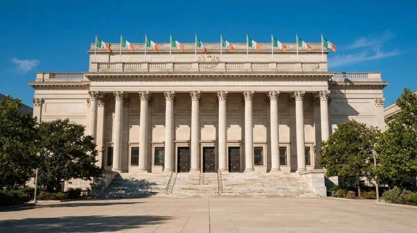 Palazzo istituzionale con bandiere al vento in una piazza soleggiata — casino online con cie